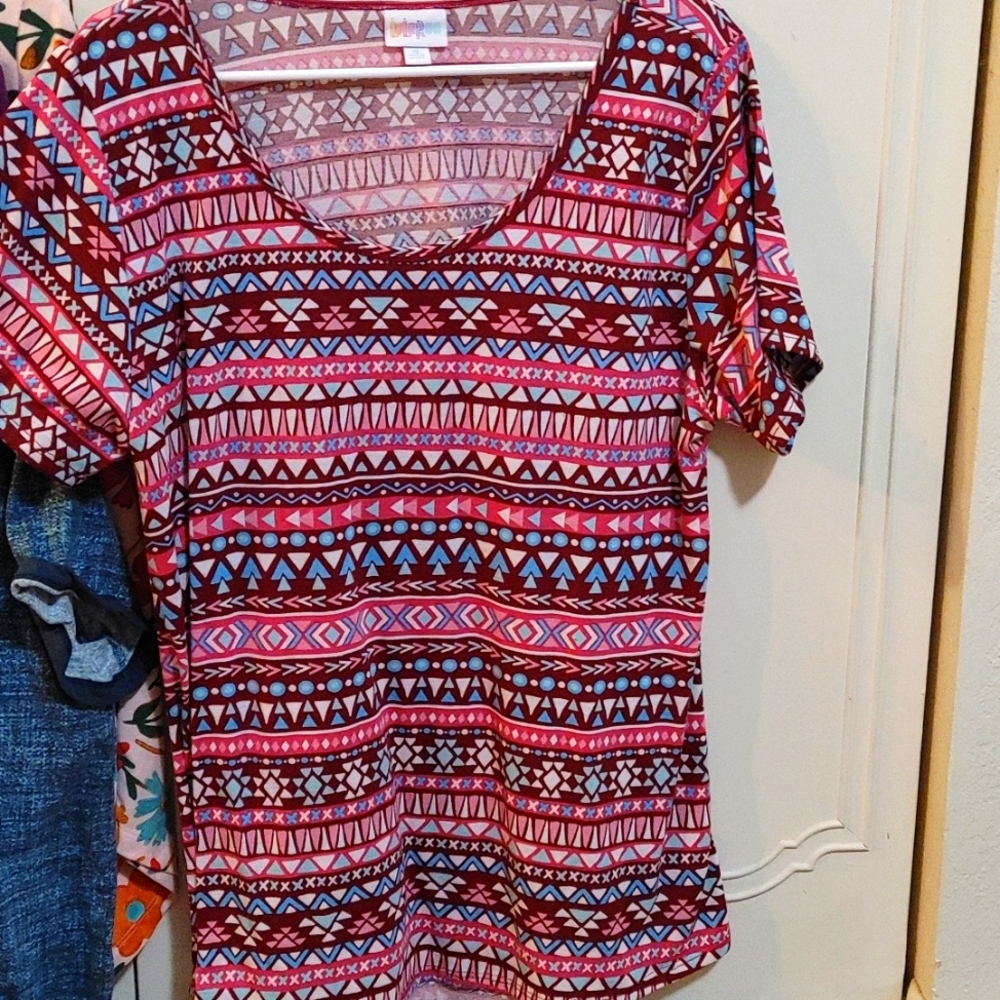 Lularoe classic tee